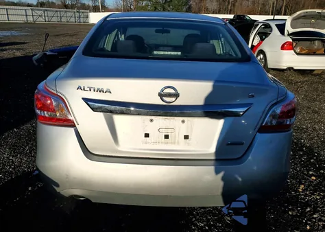 2013 Nissan Altima 2.5 z USA, uszkodzony, nr VIN 1N4AL3AP9DN571526